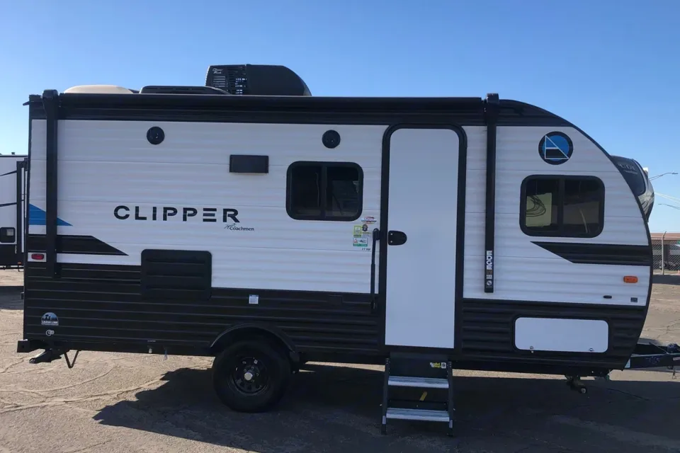 Like New Coachmen Clipper 17BH Travel Trailer