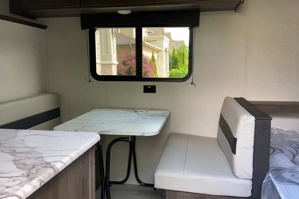 Like New Coachmen Clipper 17BH Travel Trailer