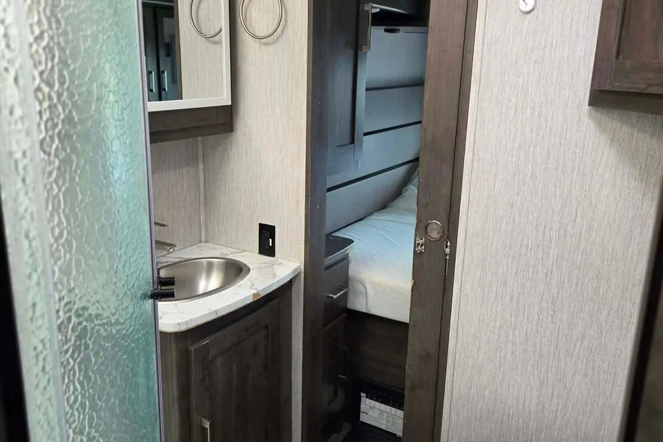 Diyar's Coachmen pursuit-31b Class A