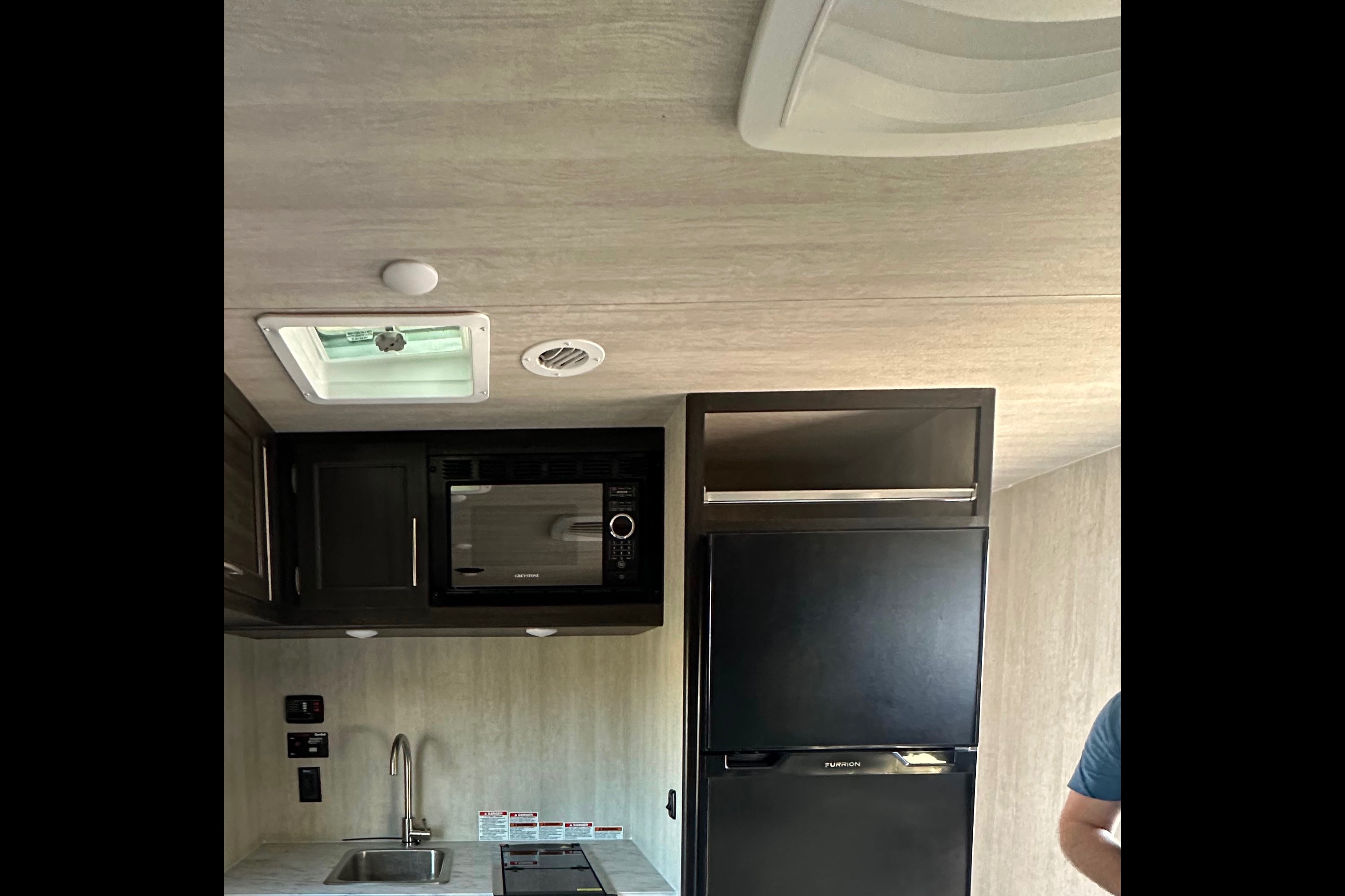 Leon’s 2023 OFF GRID LE GRANDE caravan