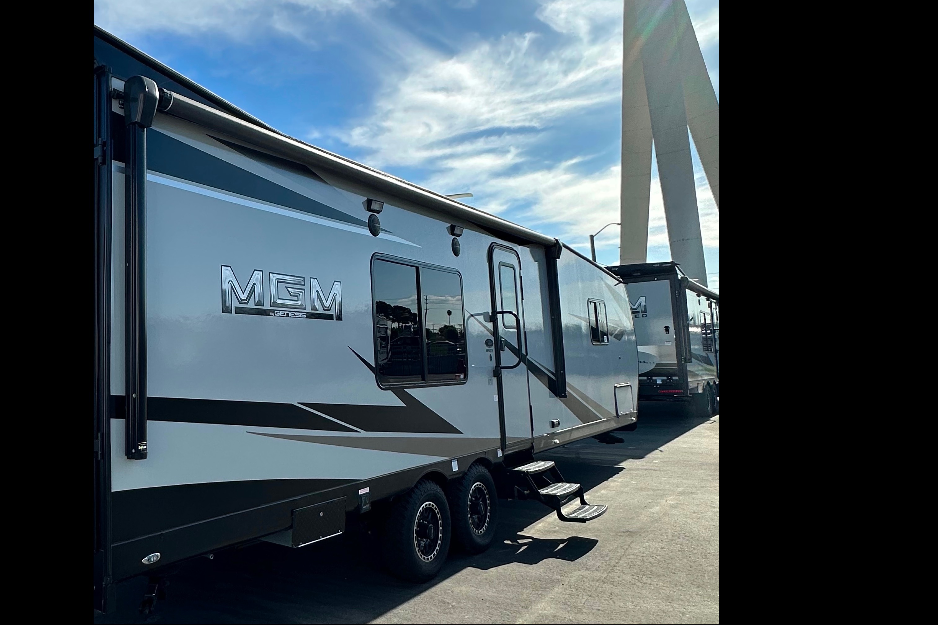 Leon’s 2023 OFF GRID LE GRANDE caravan
