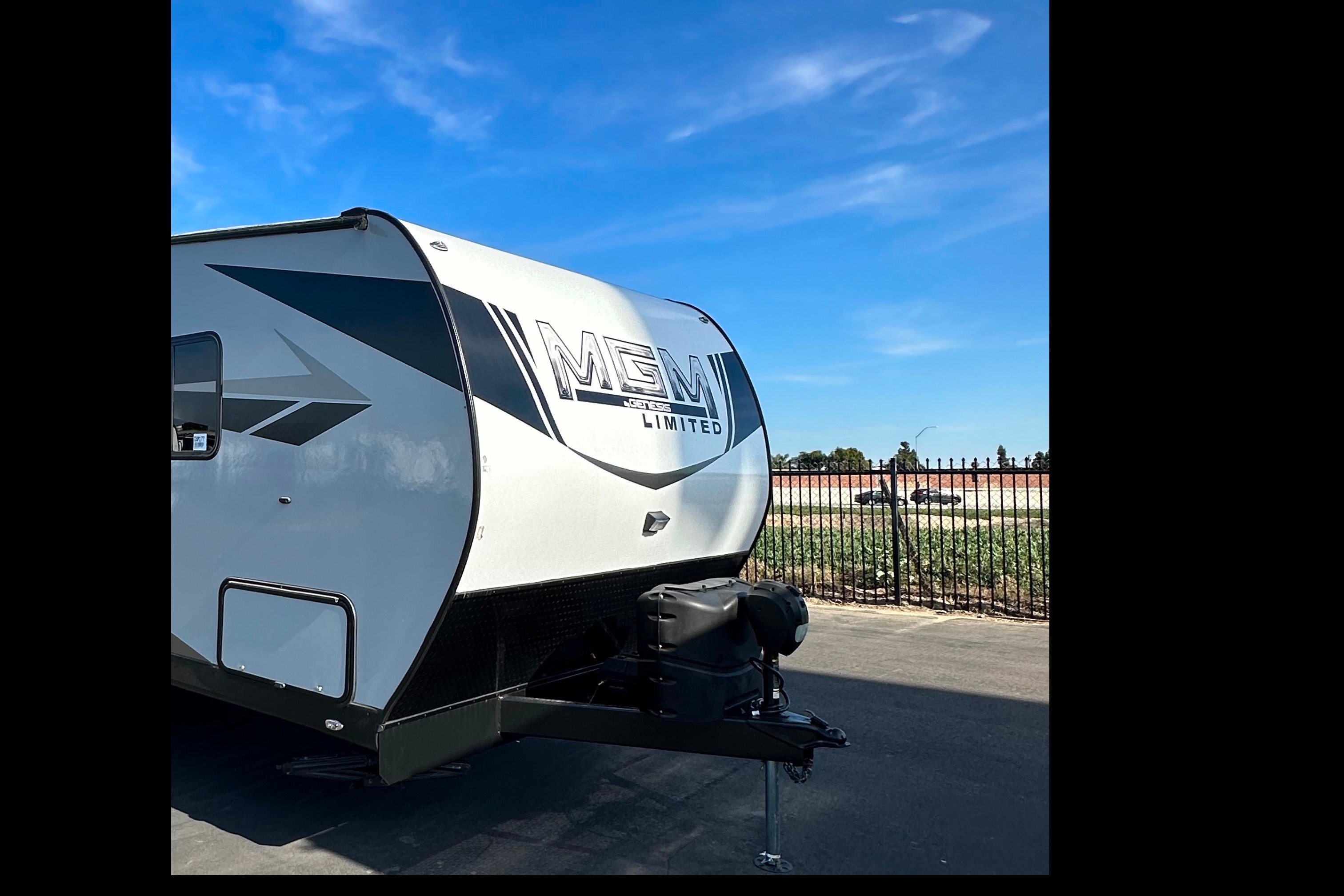 Leon’s 2023 OFF GRID LE GRANDE caravan