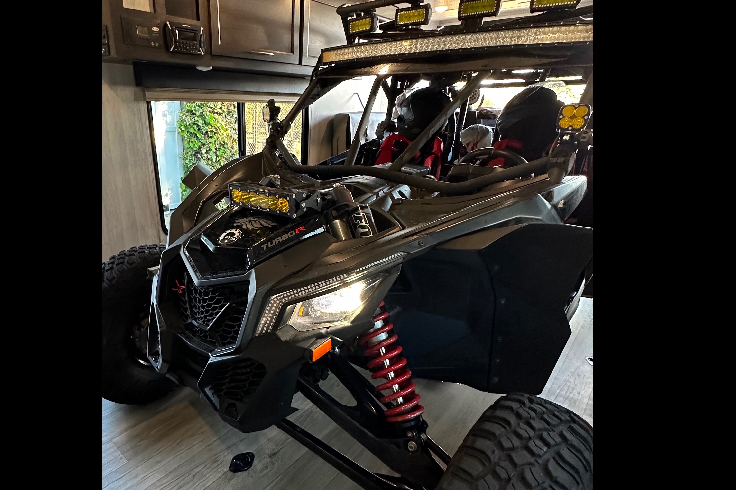 Leon’s 2023 OFF GRID LE GRANDE caravan
