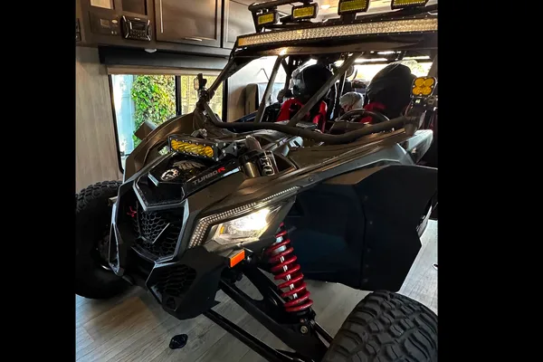 Leon’s 2023 OFF GRID LE GRANDE caravan