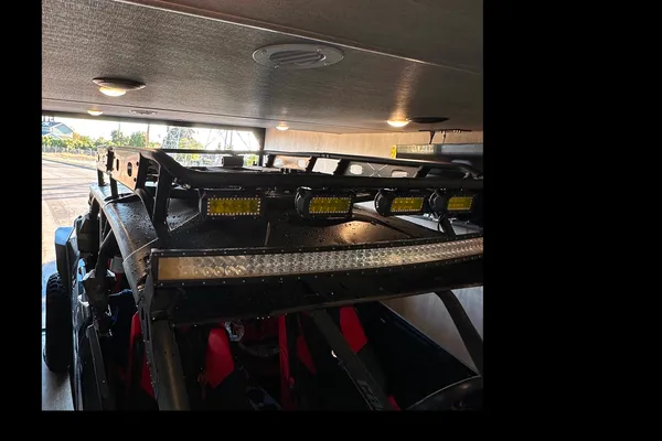 Leon’s 2023 OFF GRID LE GRANDE caravan