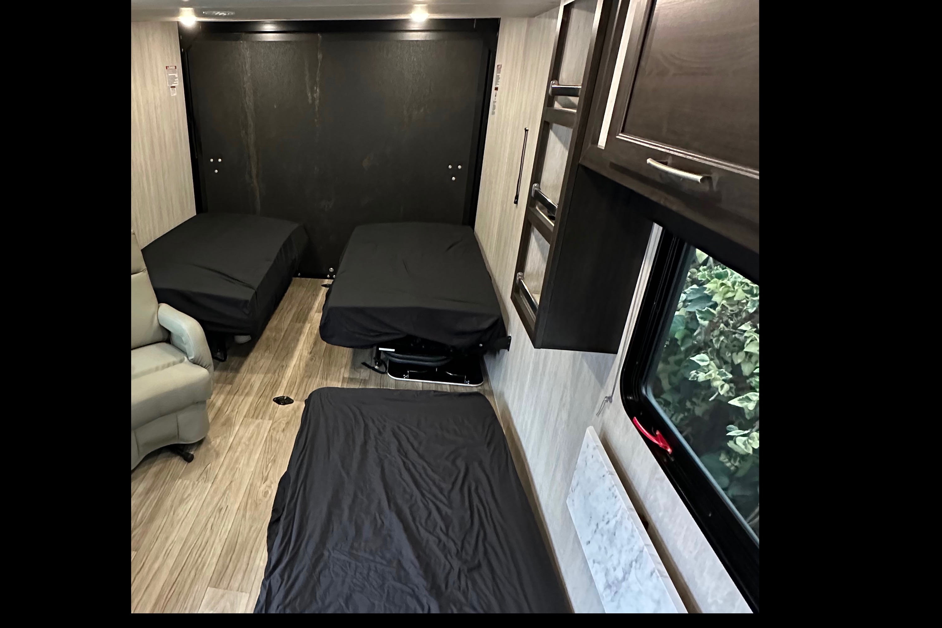 Leon’s 2023 OFF GRID LE GRANDE caravan