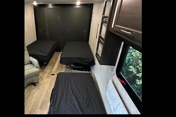 Leon’s 2023 OFF GRID LE GRANDE caravan