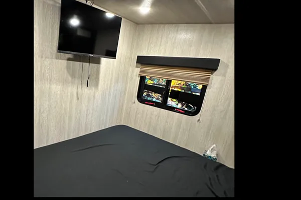Leon’s 2023 OFF GRID LE GRANDE caravan