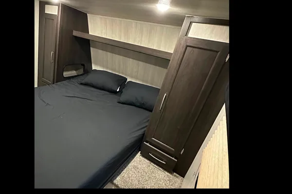 Leon’s 2023 OFF GRID LE GRANDE caravan
