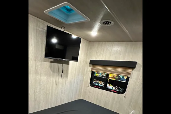 Leon’s 2023 OFF GRID LE GRANDE caravan