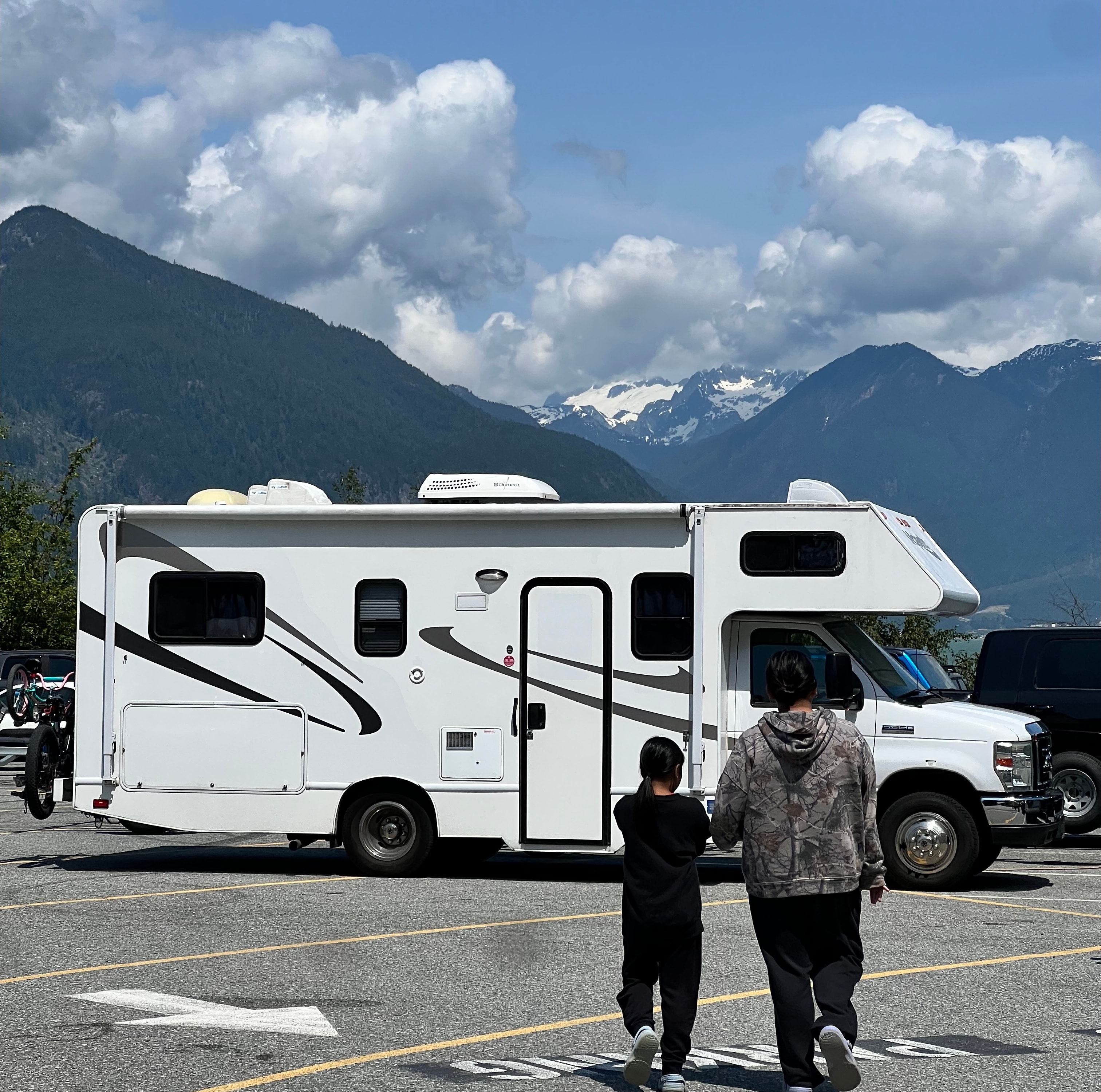 SAGUN Ford E350 Majestic Motorhome Class C