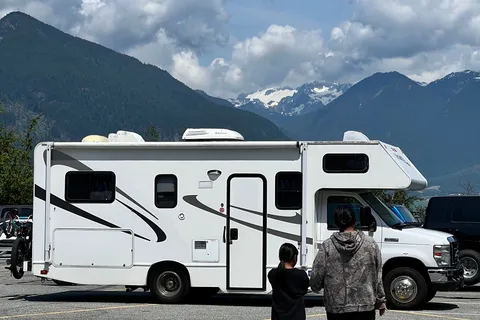 SAGUN Ford E350 Majestic Motorhome Class C