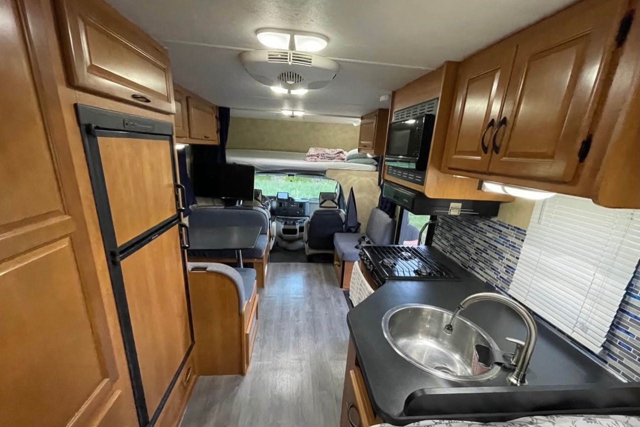 SAGUN Ford E350 Majestic Motorhome Class C
