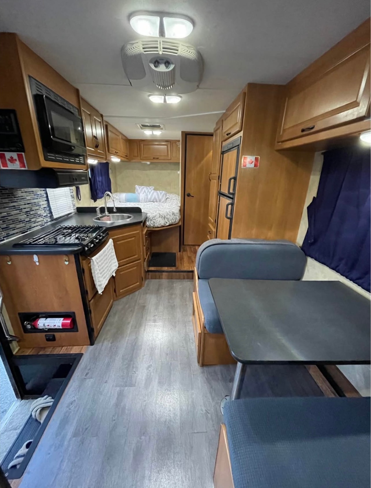 SAGUN Ford E350 Majestic Motorhome Class C