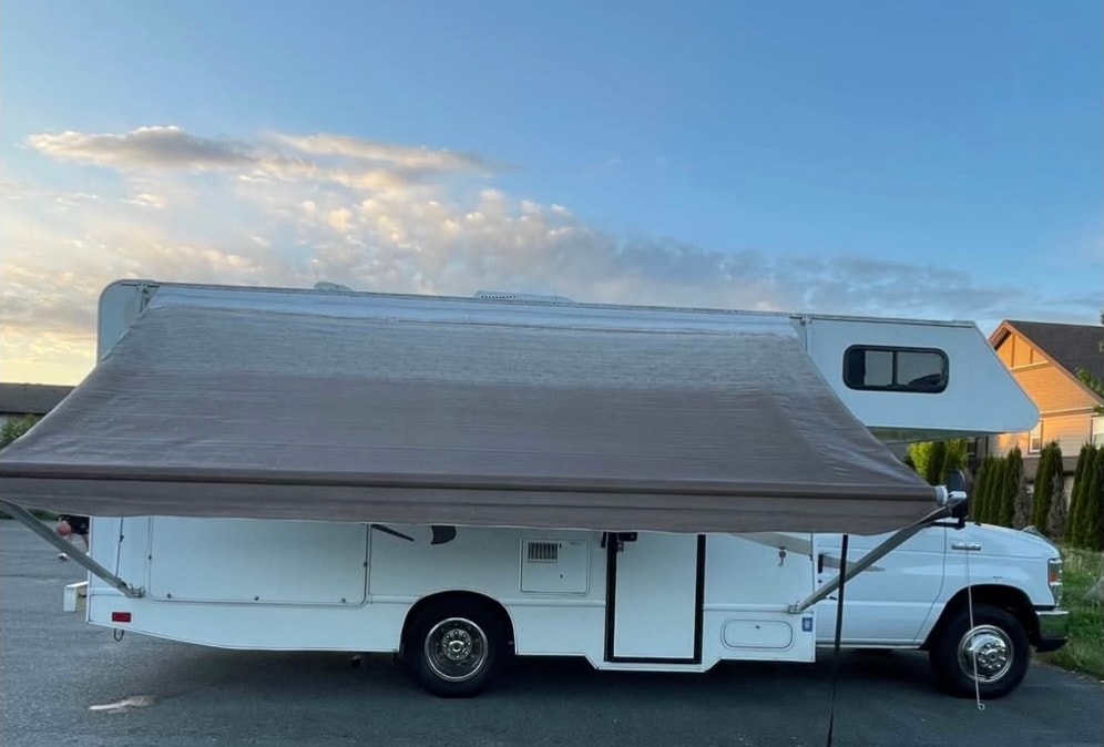 SAGUN Ford E350 Majestic Motorhome Class C