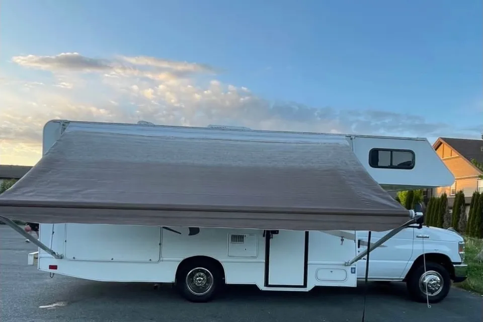 SAGUN Ford E350 Majestic Motorhome Class C