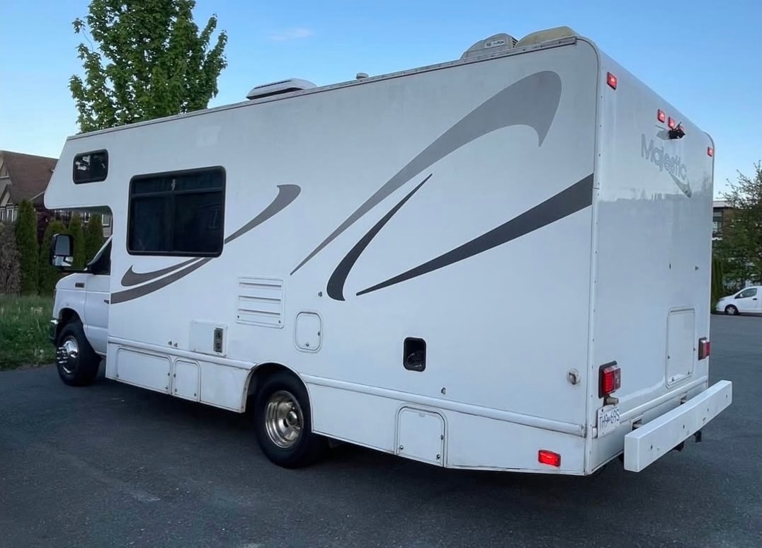 SAGUN Ford E350 Majestic Motorhome Class C