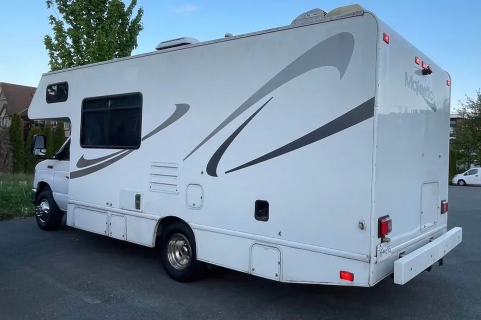 SAGUN Ford E350 Majestic Motorhome Class C