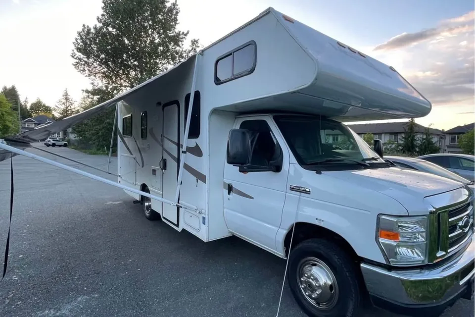 SAGUN Ford E350 Majestic Motorhome Class C