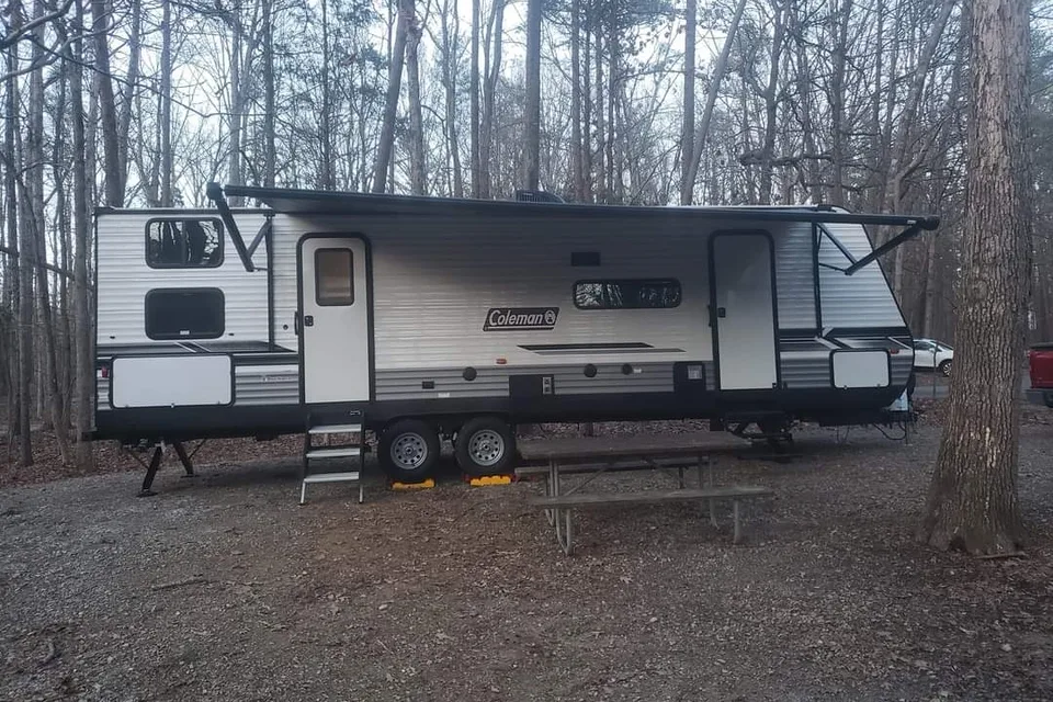 Spring Getaway Bunkhouse - 32ft- Sleeps 8