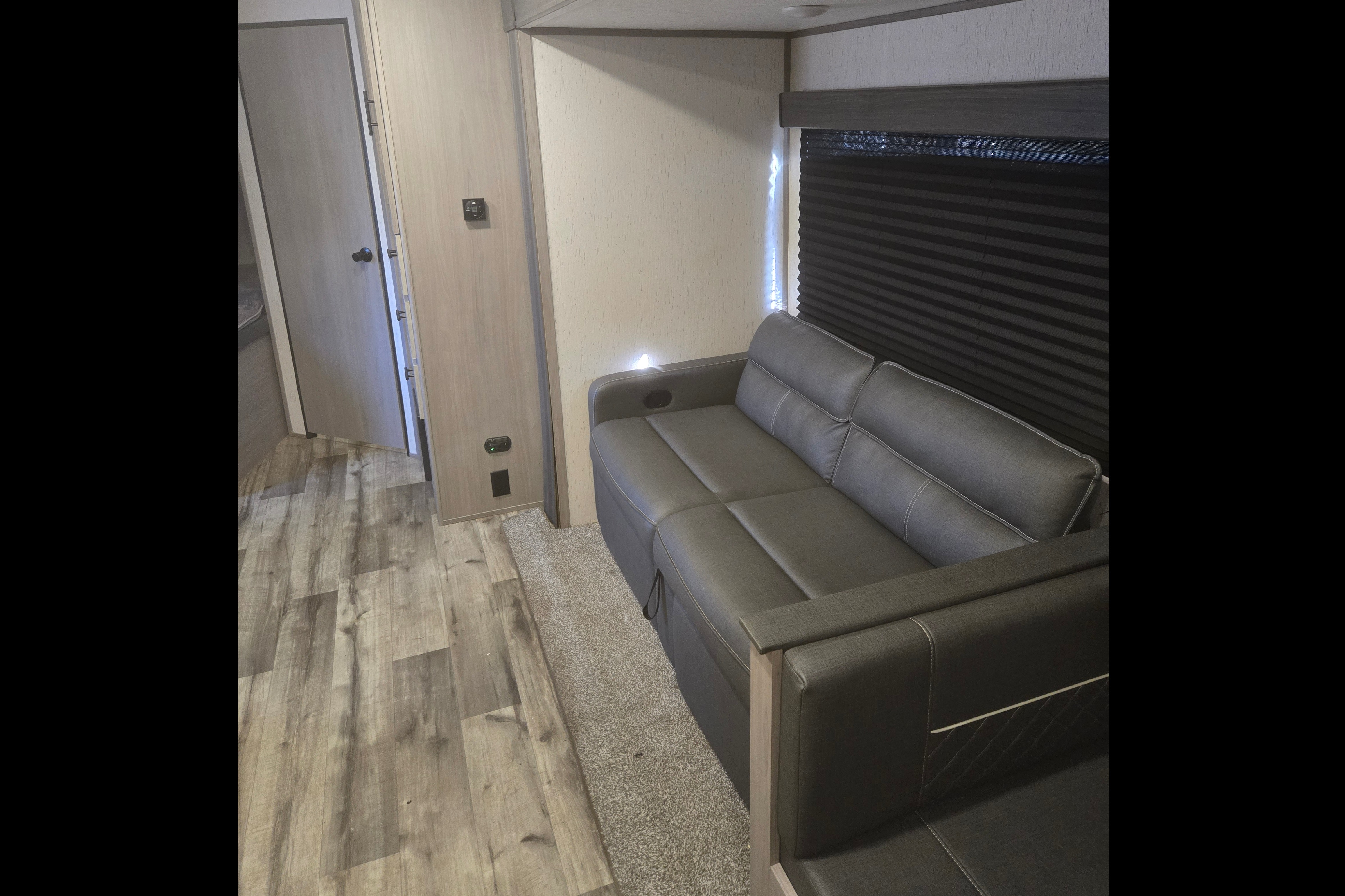 Spring Getaway Bunkhouse - 32ft- Sleeps 8