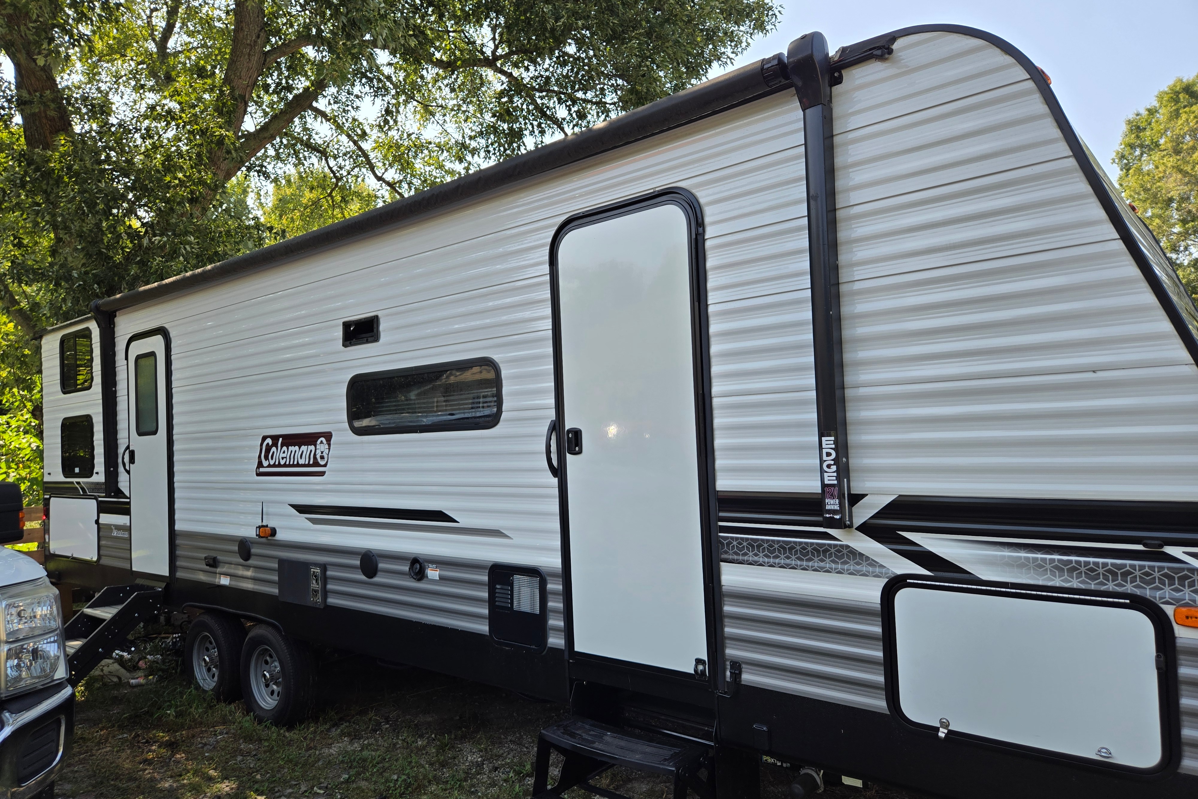 Spring Getaway Bunkhouse - 32ft- Sleeps 8