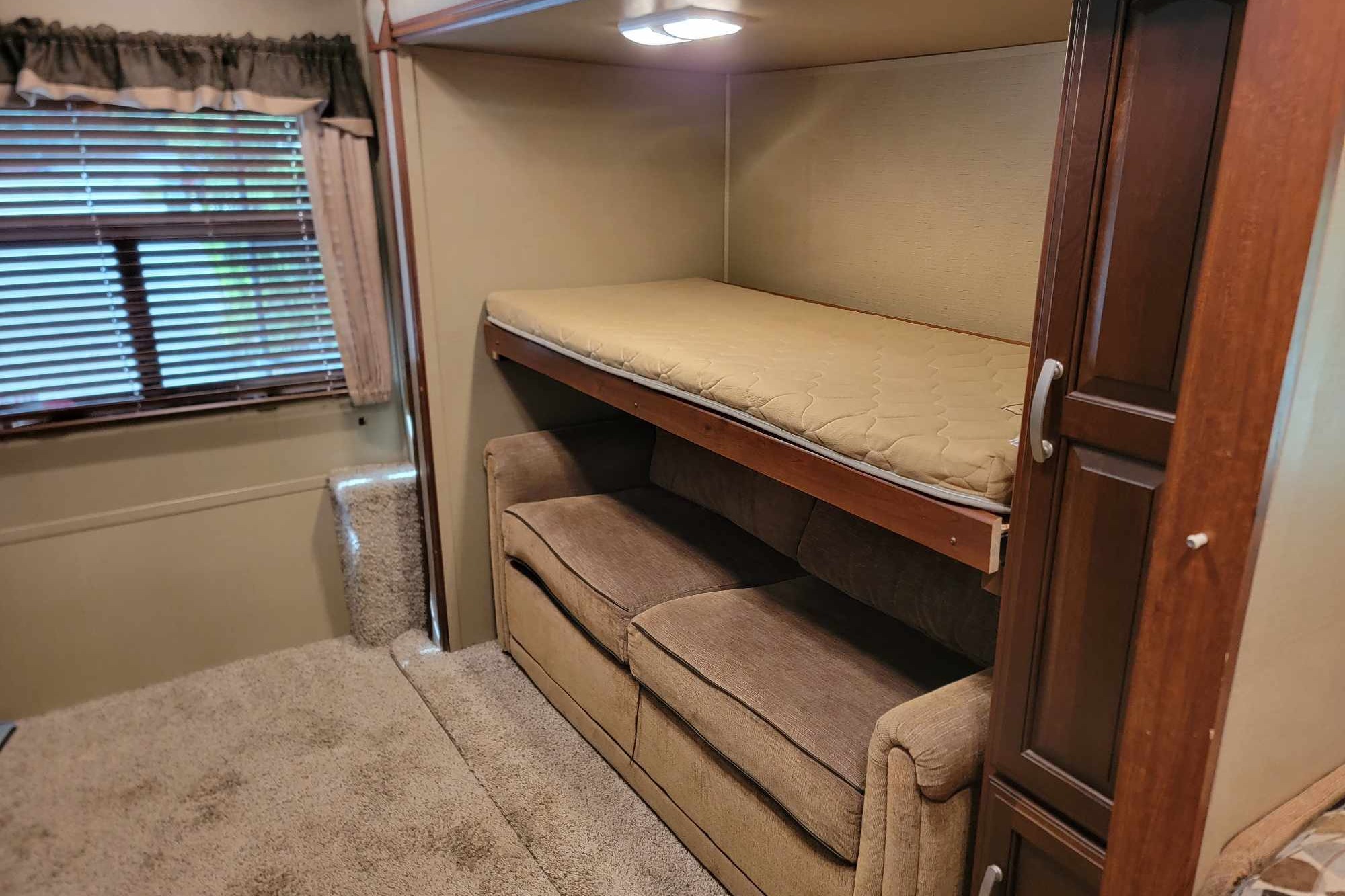 Hideaway RV rentals fur baby friendly Keystone outback 323bh