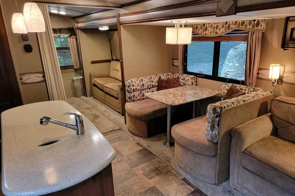 Hideaway RV rentals fur baby friendly Keystone outback 323bh