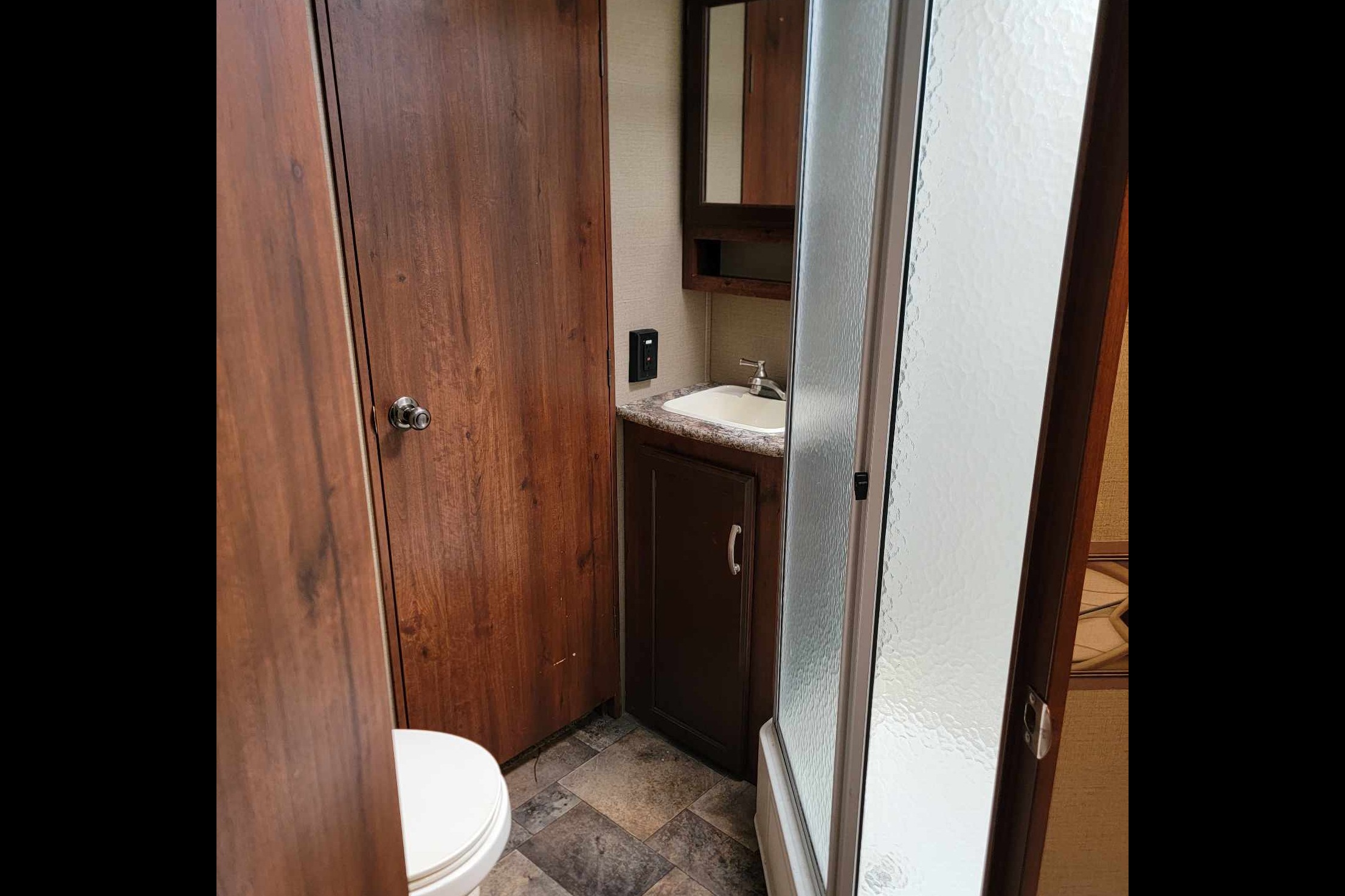 Hideaway RV rentals fur baby friendly Keystone outback 323bh