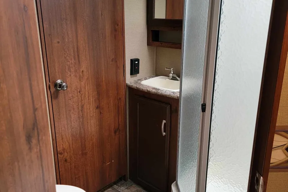 Hideaway RV rentals fur baby friendly Keystone outback 323bh