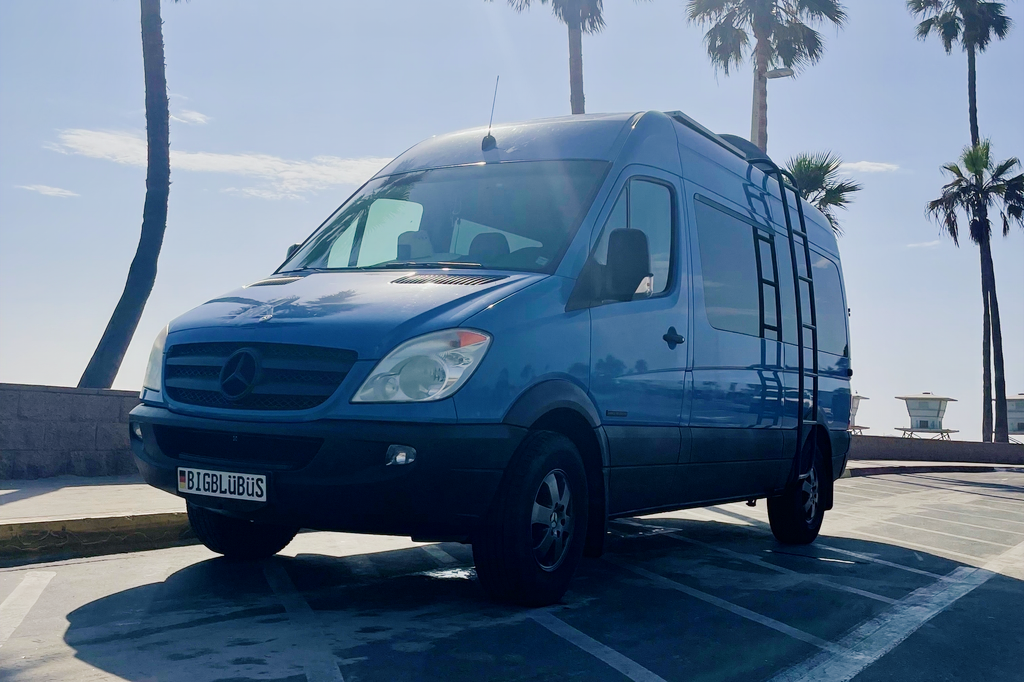 Murph the Smurf: PET FRIENDLY - Mercedes Sprinter Conversion