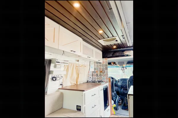 Murph the Smurf: PET FRIENDLY - Mercedes Sprinter Conversion
