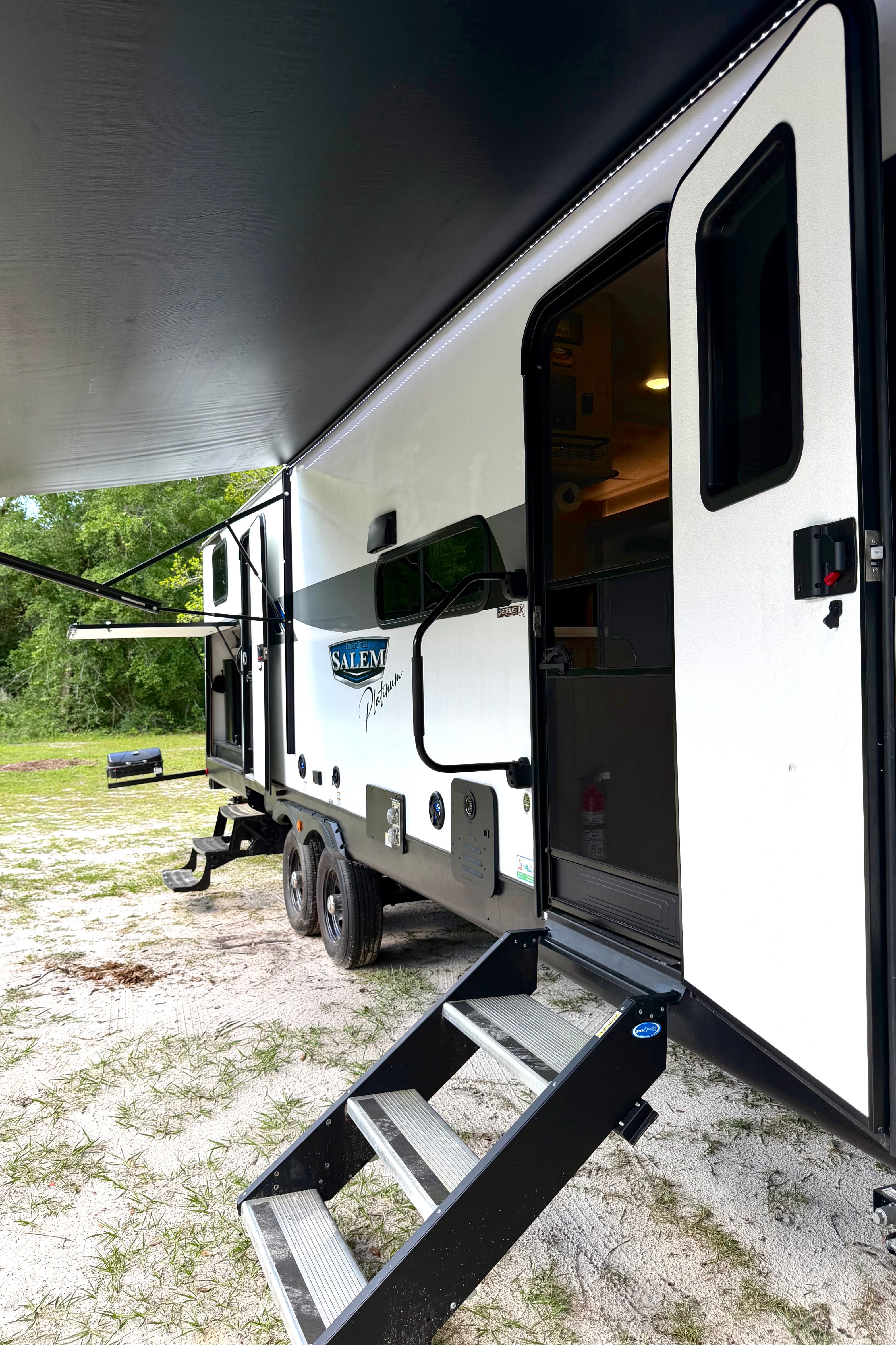 Eli's Forest River 32BHDSX Travel Trailer