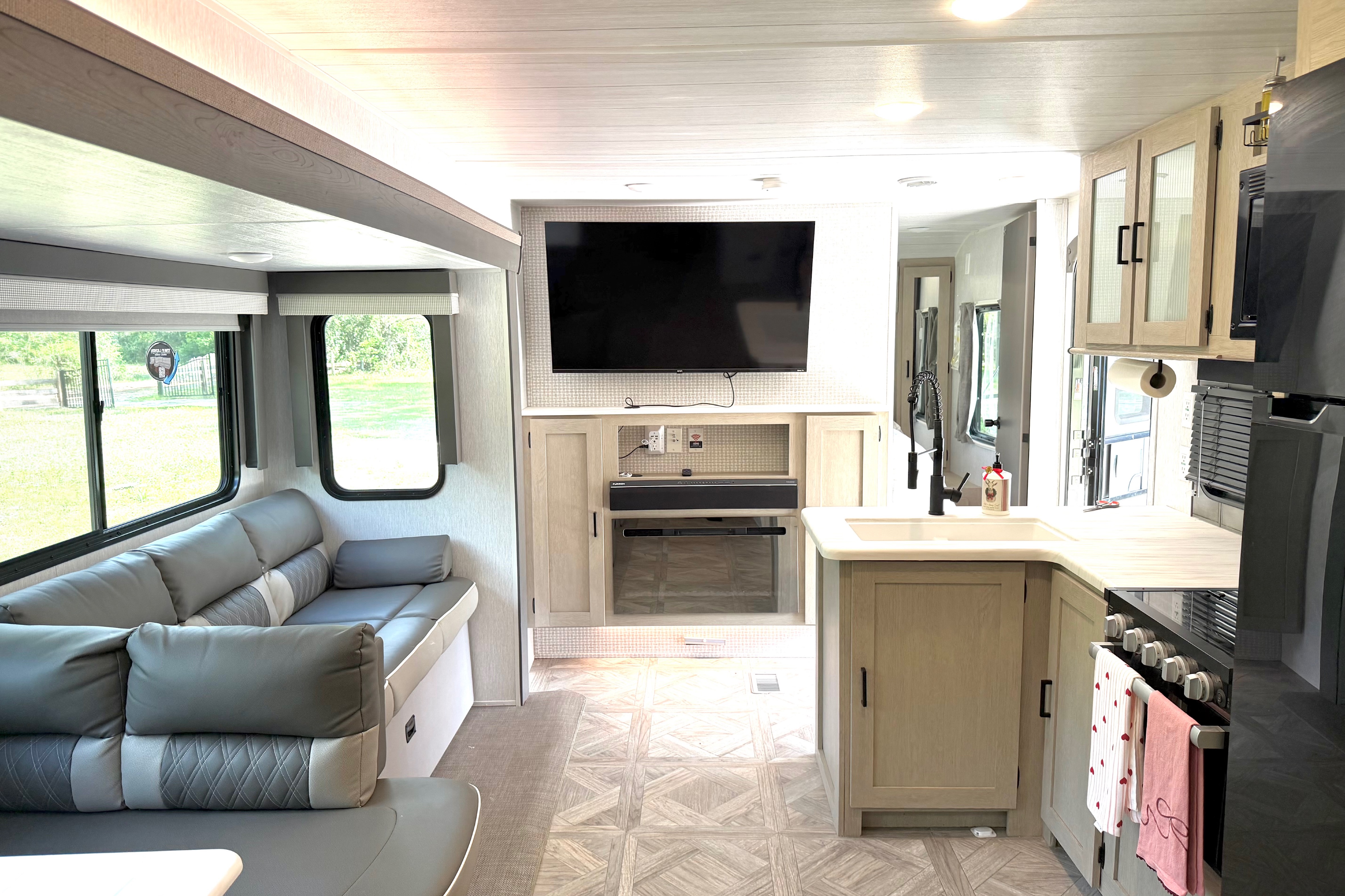 Eli's Forest River 32BHDSX Travel Trailer