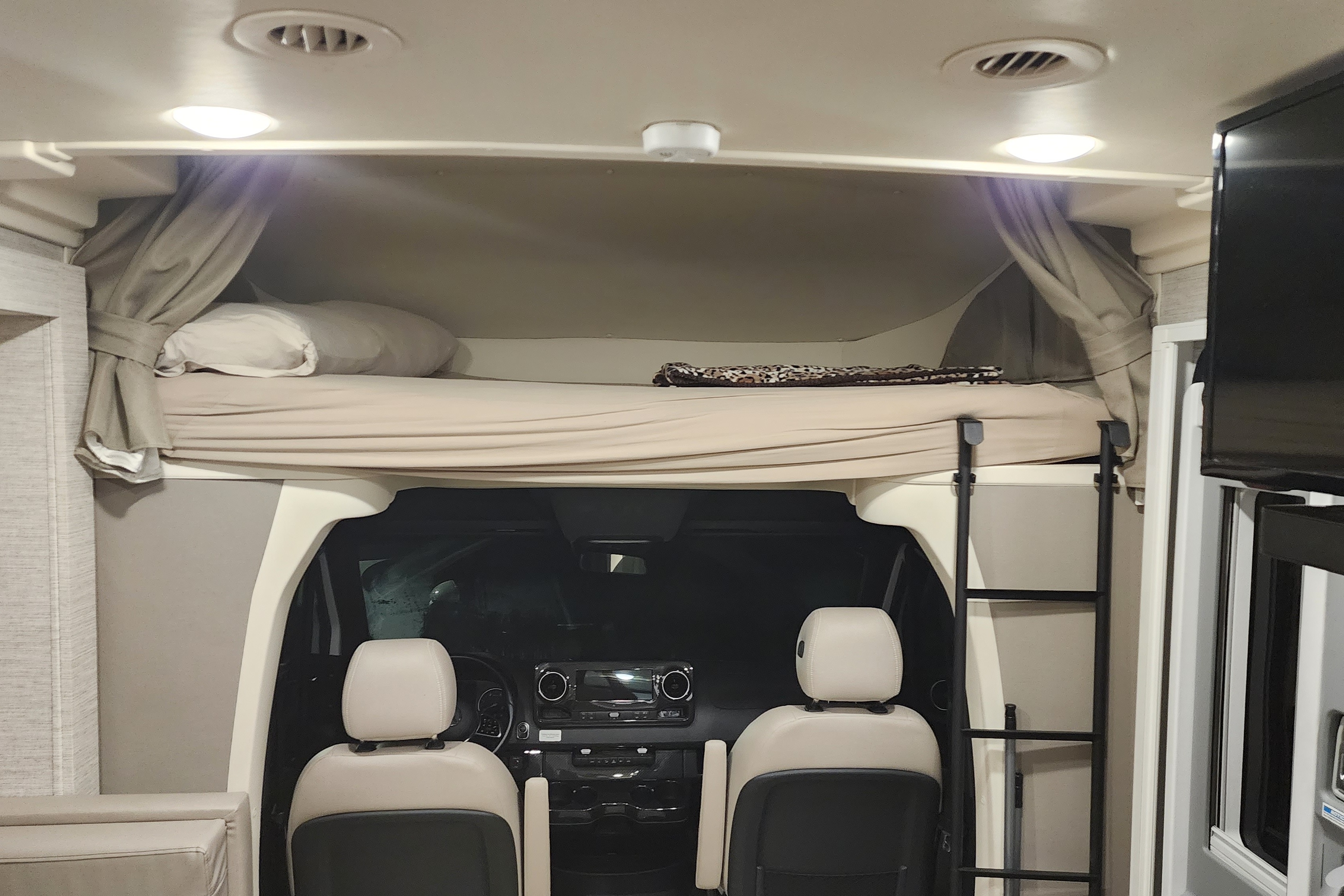 gerardo's Winnebago 24j Class C