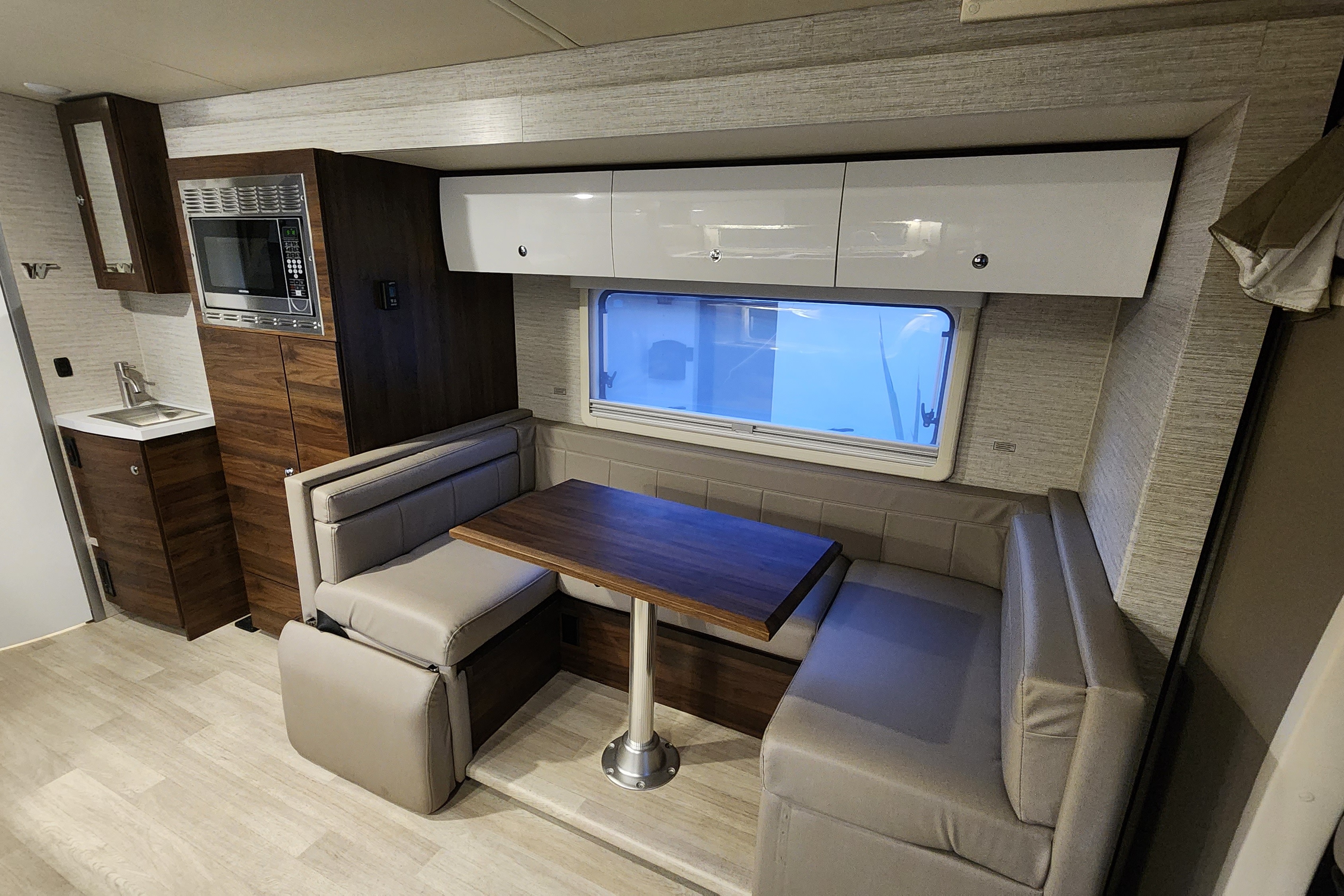 gerardo's Winnebago 24j Class C