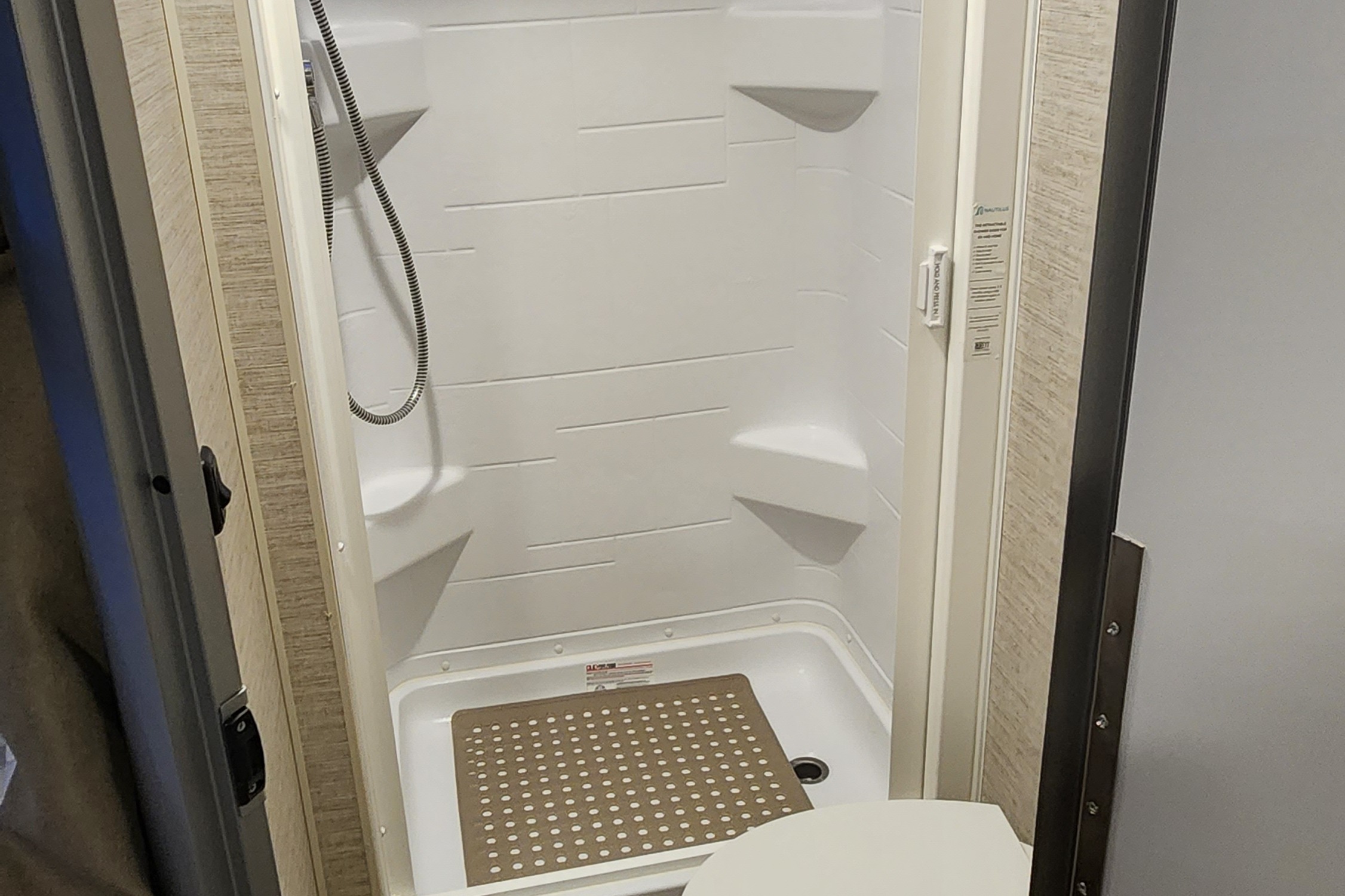 gerardo's Winnebago 24j Class C