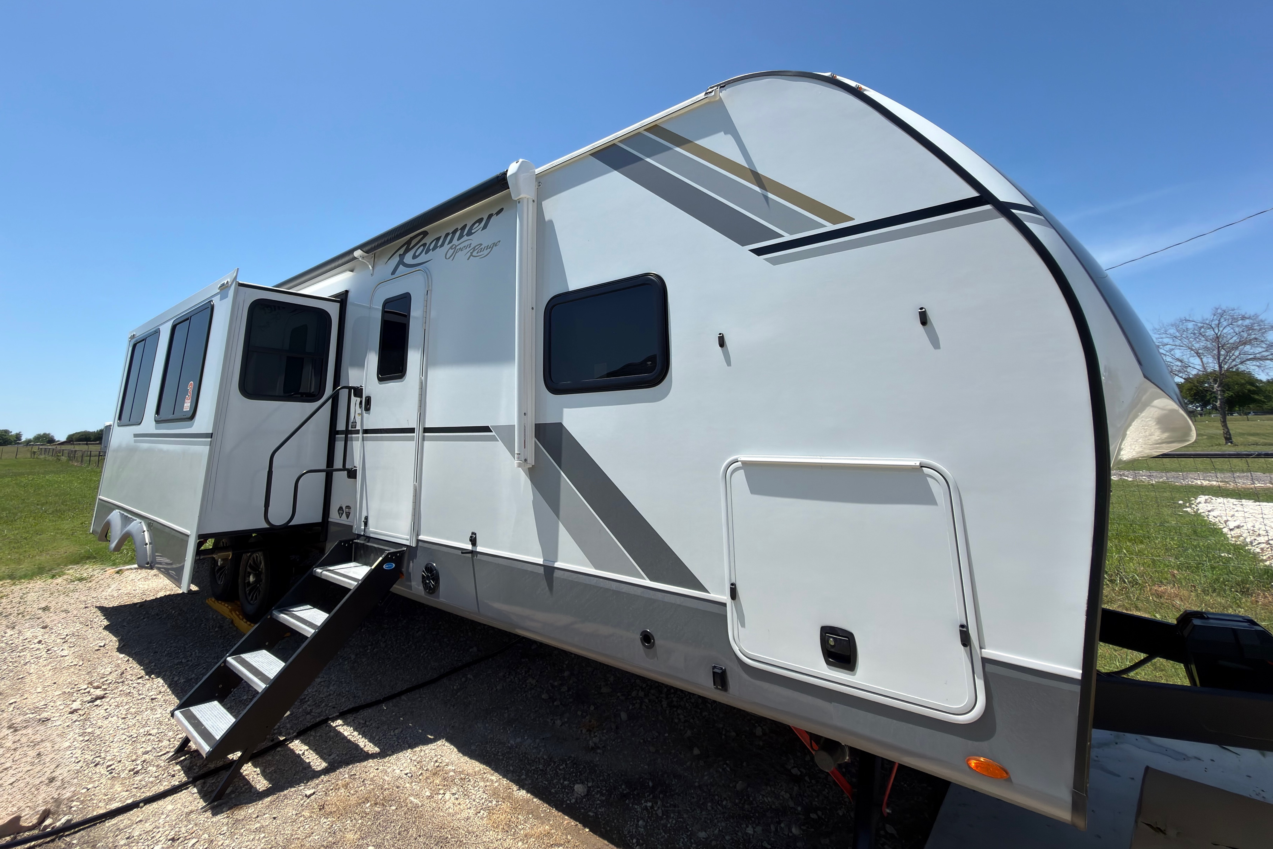 “The Yeehaw Basecamp" | 39-Ft Bunkhouse Sleeper | We Deliver & Set Up Everything!