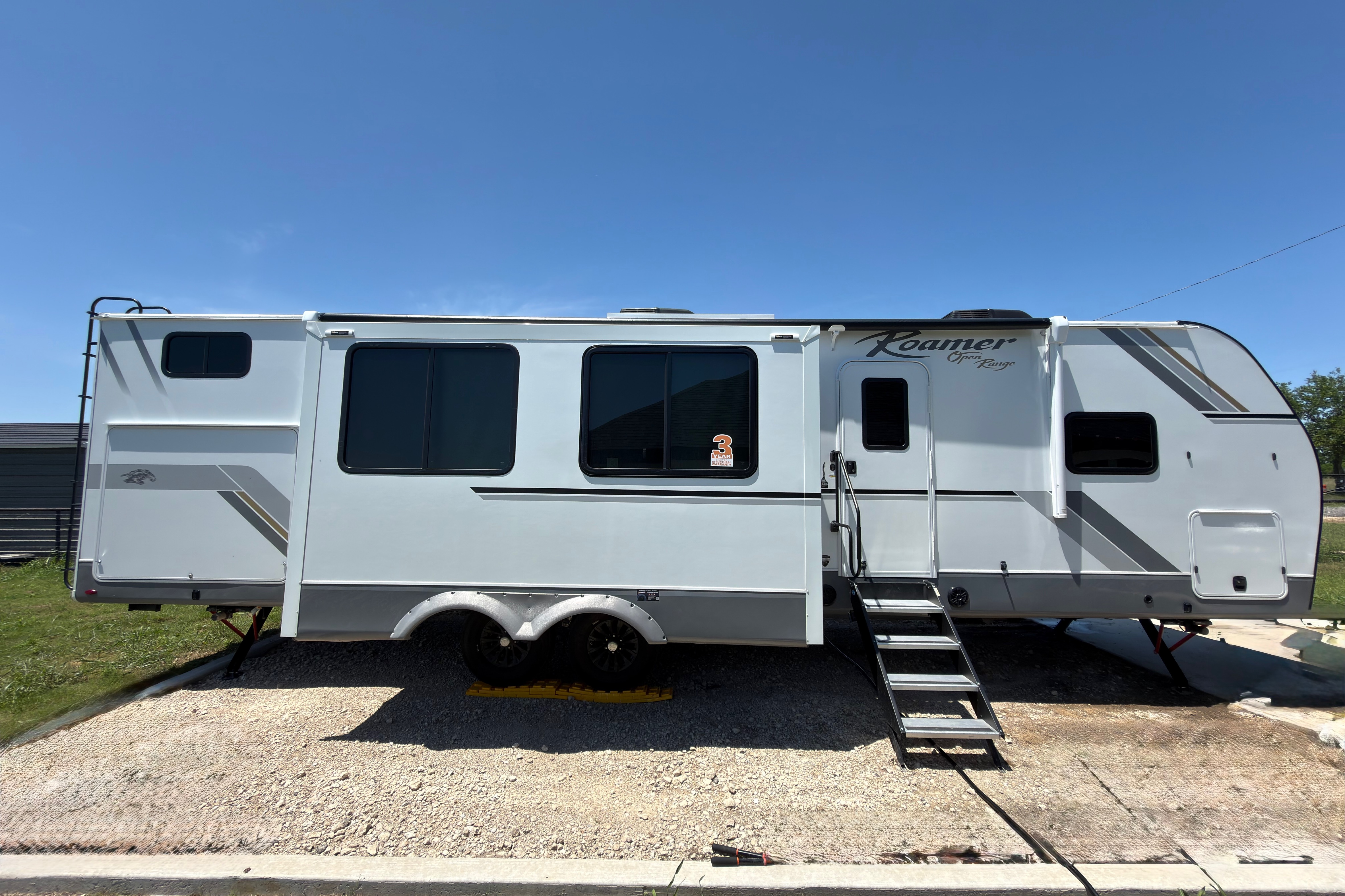 “The Yeehaw Basecamp" | 39-Ft Bunkhouse Sleeper | We Deliver & Set Up Everything!