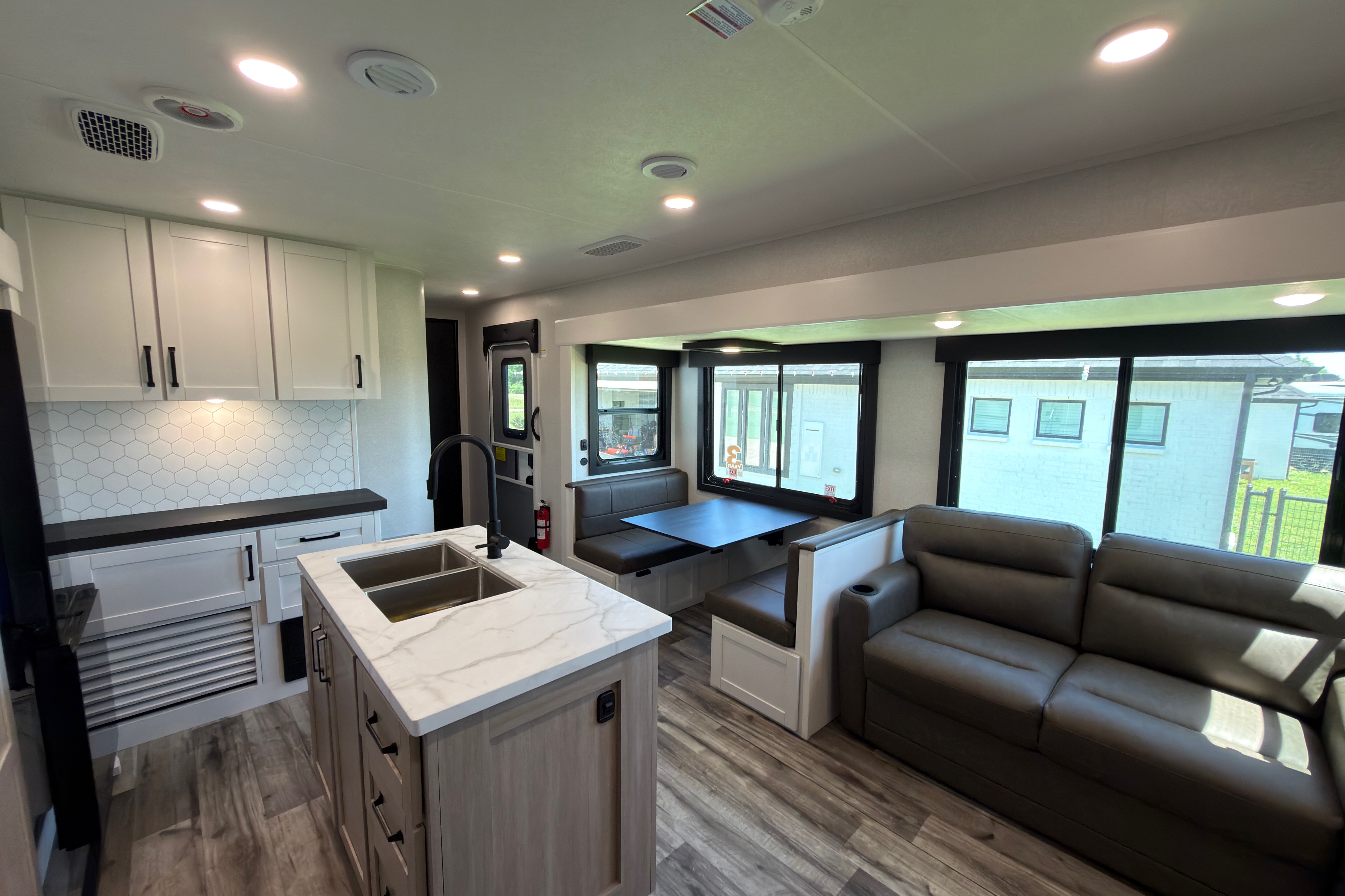 “The Yeehaw Basecamp" | 39-Ft Bunkhouse Sleeper | We Deliver & Set Up Everything!