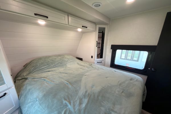 “The Yeehaw Basecamp" | 39-Ft Bunkhouse Sleeper | We Deliver & Set Up Everything!