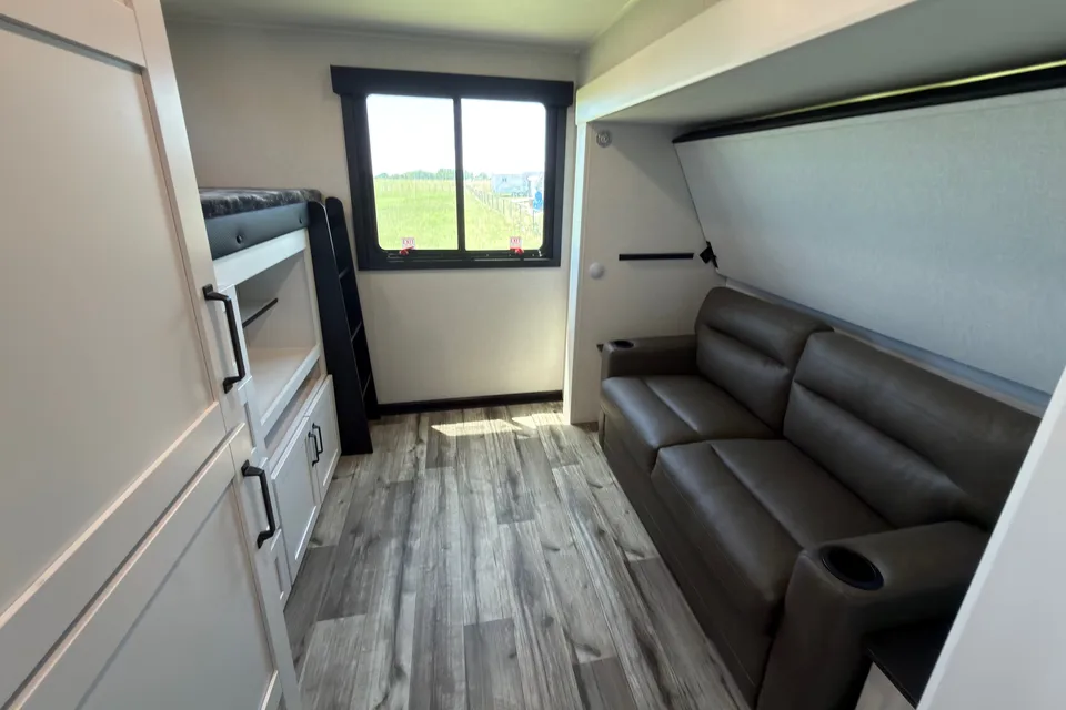 “The Yeehaw Basecamp" | 39-Ft Bunkhouse Sleeper | We Deliver & Set Up Everything!