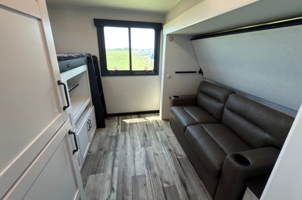 “The Yeehaw Basecamp" | 39-Ft Bunkhouse Sleeper | We Deliver & Set Up Everything!
