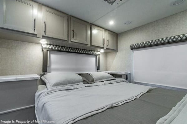2025 Geneva – Class C | Sleeps 8 | Fully Equipped | BUNK BEDS & KIDS
