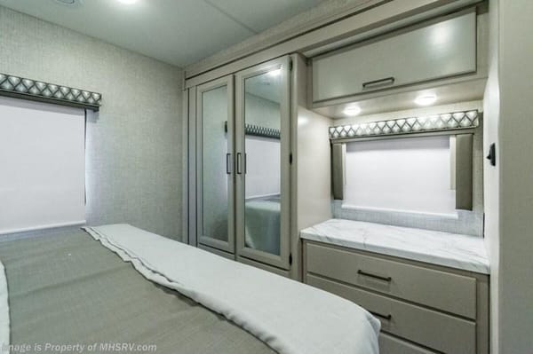 2025 Geneva – Class C | Sleeps 8 | Fully Equipped | BUNK BEDS & KIDS