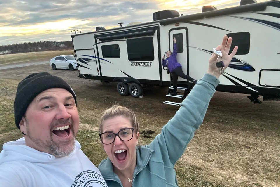 Chad & Leanne's Venture 327vik Travel Trailer