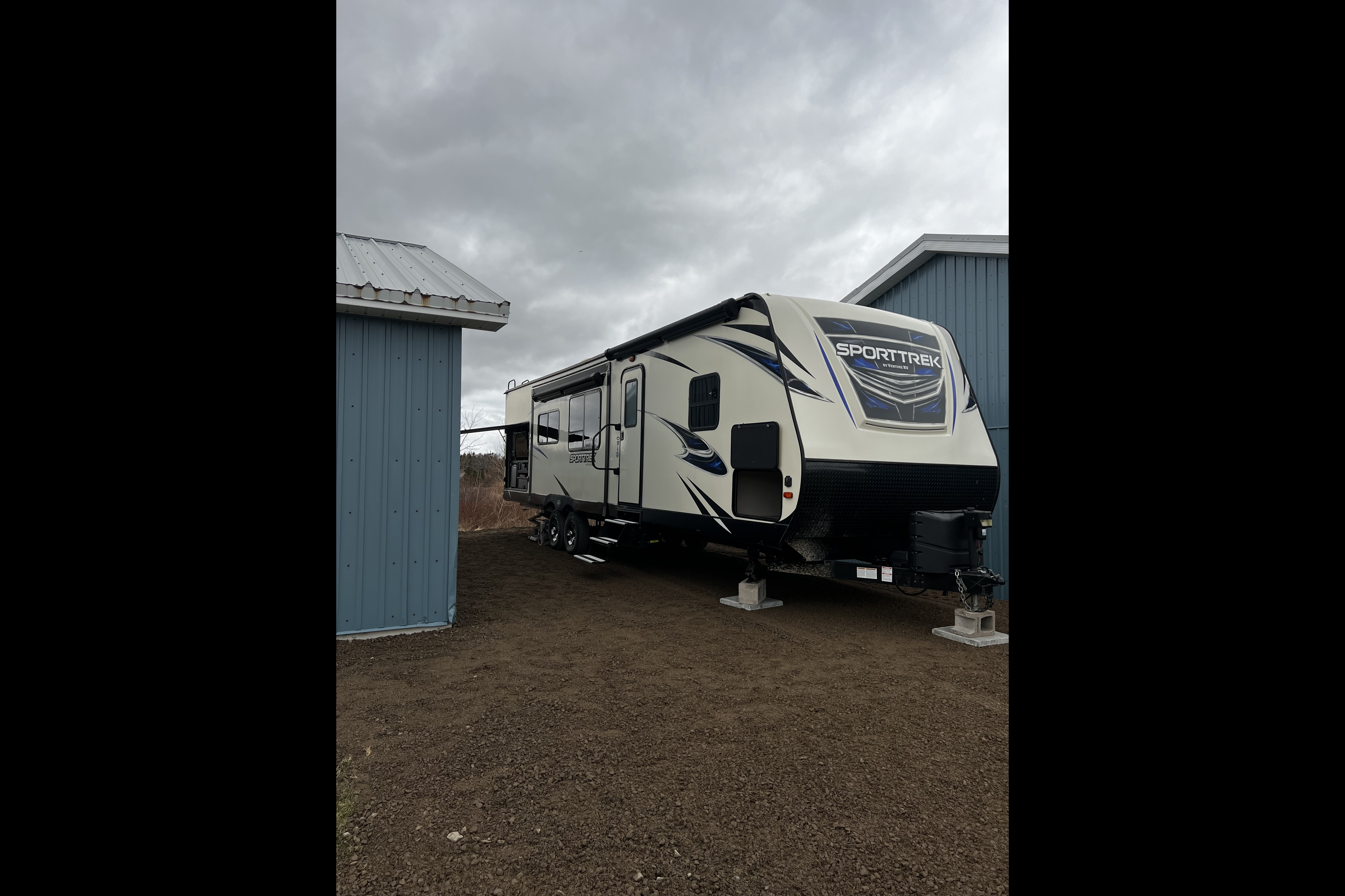 Chad & Leanne's Venture 327vik Travel Trailer