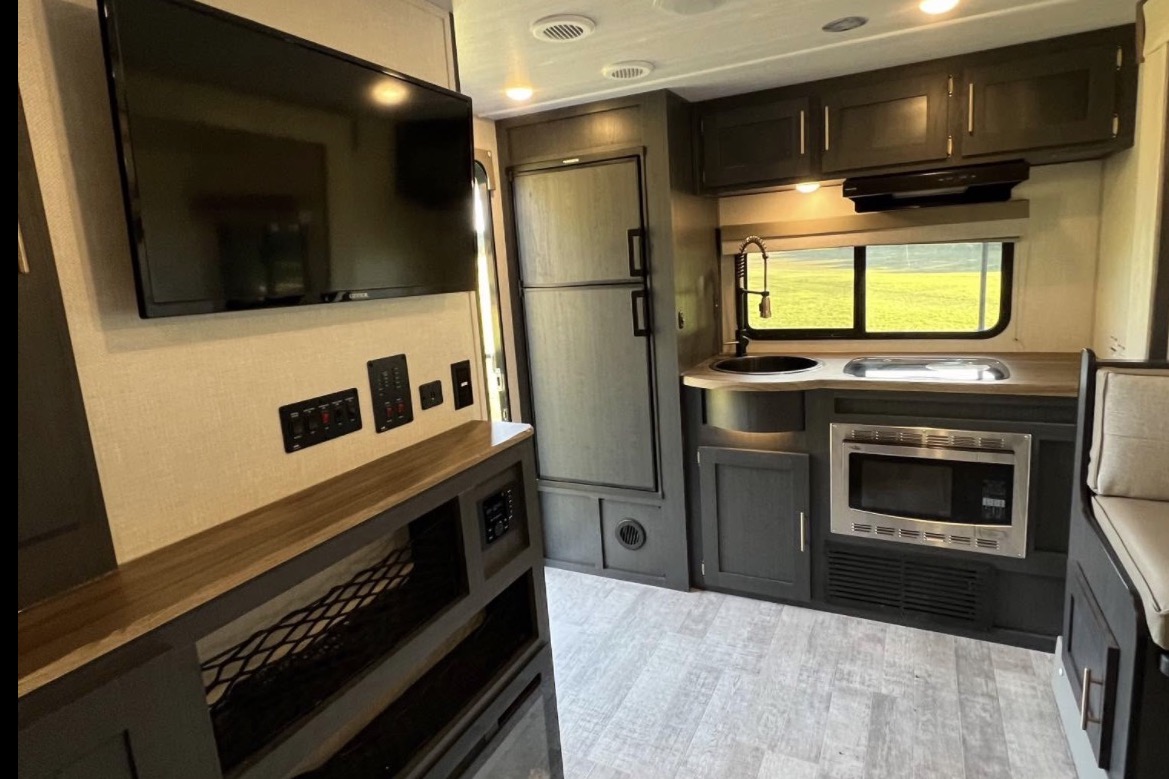 Leslie's Forest River R pod 202 Travel Trailer