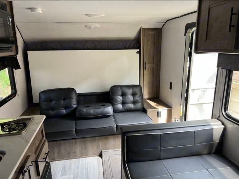 Adventure-Ready 2022 Pioneer Trail Blazer – Comfort Meets the Open Road