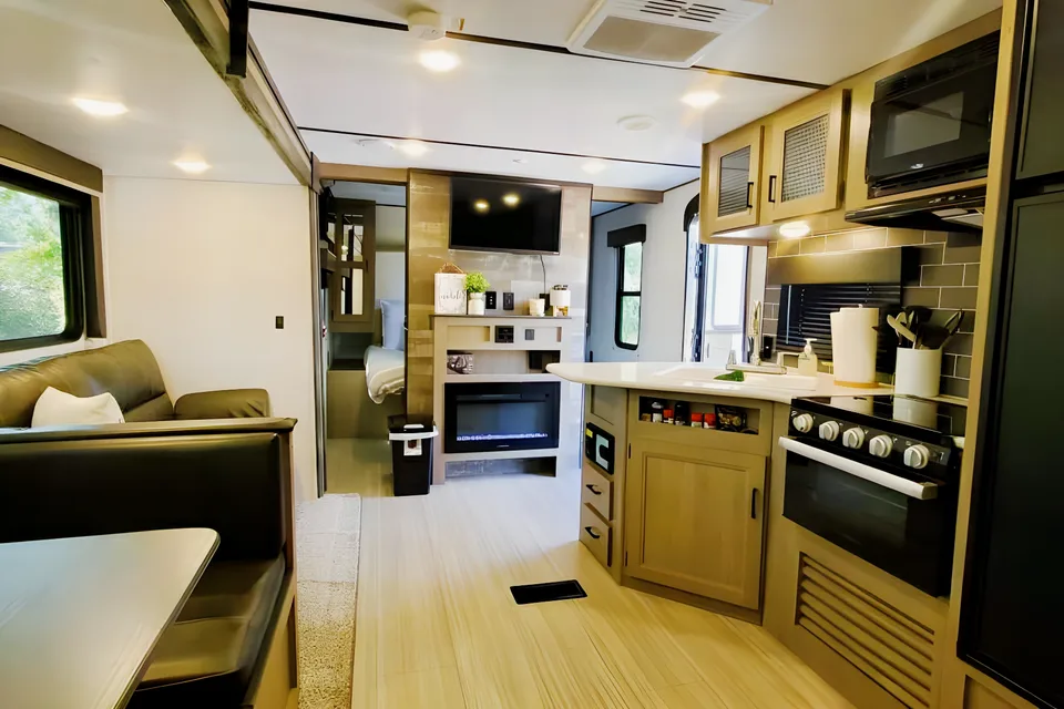 2021 Keystone Luxury Hideout Travel Trailer